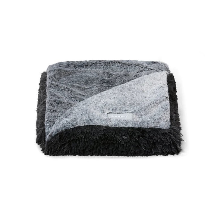 Packaging of the Snooza Calming Waterproof Blanket showing luxurious plush faux fur with waterproof lining, designed for pet comfort and protection.