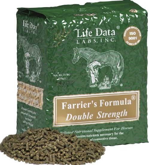 A 5KG bag of Farrier's Formula® Double Strength, a pelleted hoof supplement, sits against a backdrop of a stable. A healthy horse grazes in the background, symbolizing the benefits of the product for equine health.